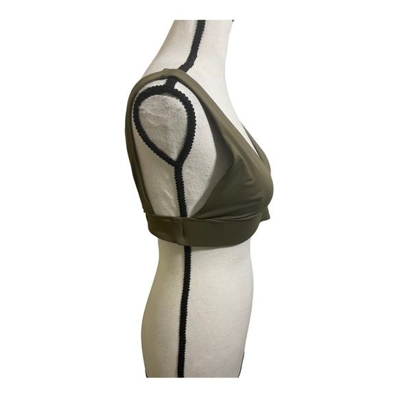 Everlane woman’s Triangle bathing suit top size small. Green tie knot back. - Picture 6 of 9